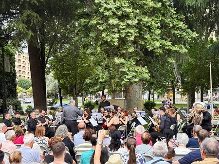 https://salamanca.es/uploads/miniaturas/eventos/imagendestacada/223/1782126925_07-04-banda-municipal-de-musica_450.jpg