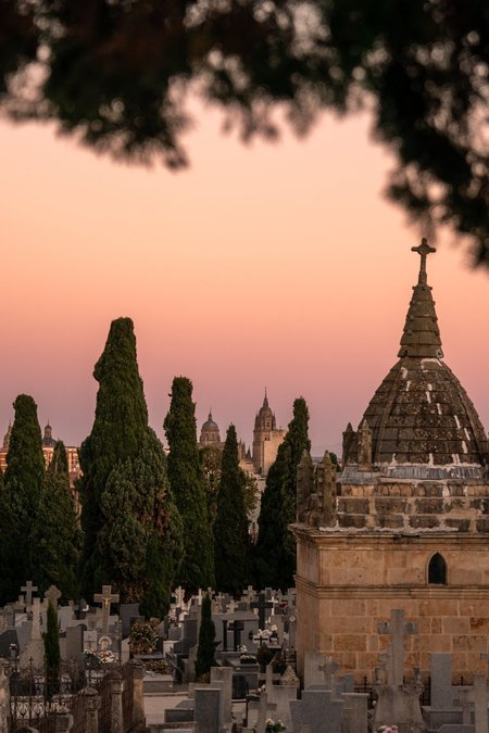 https://salamanca.es/uploads/miniaturas/eventos/imagendestacada/302/1782834976_12_Visita_guiada_ecos_de_una_ciudad_450.jpg