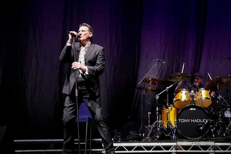 https://salamanca.es/uploads/miniaturas/eventos/imagendestacada/347/1787568077_09-08-22_00-Tony-Headley_450.jpg
