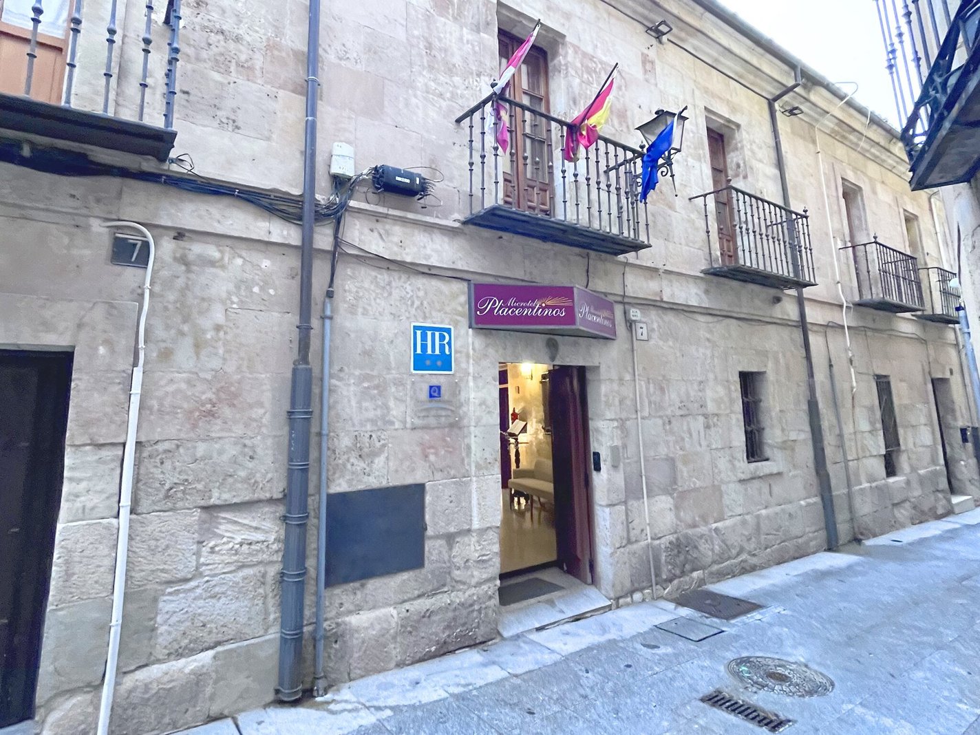PLACENTINOS MICROTEL