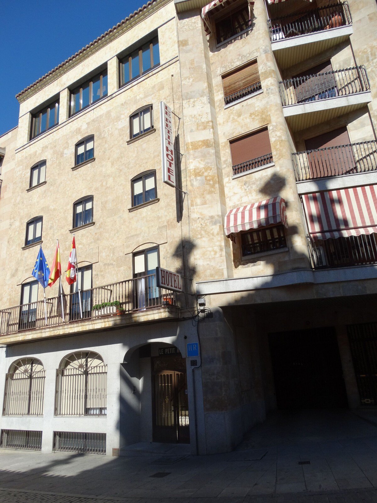 LE PETIT HOTEL