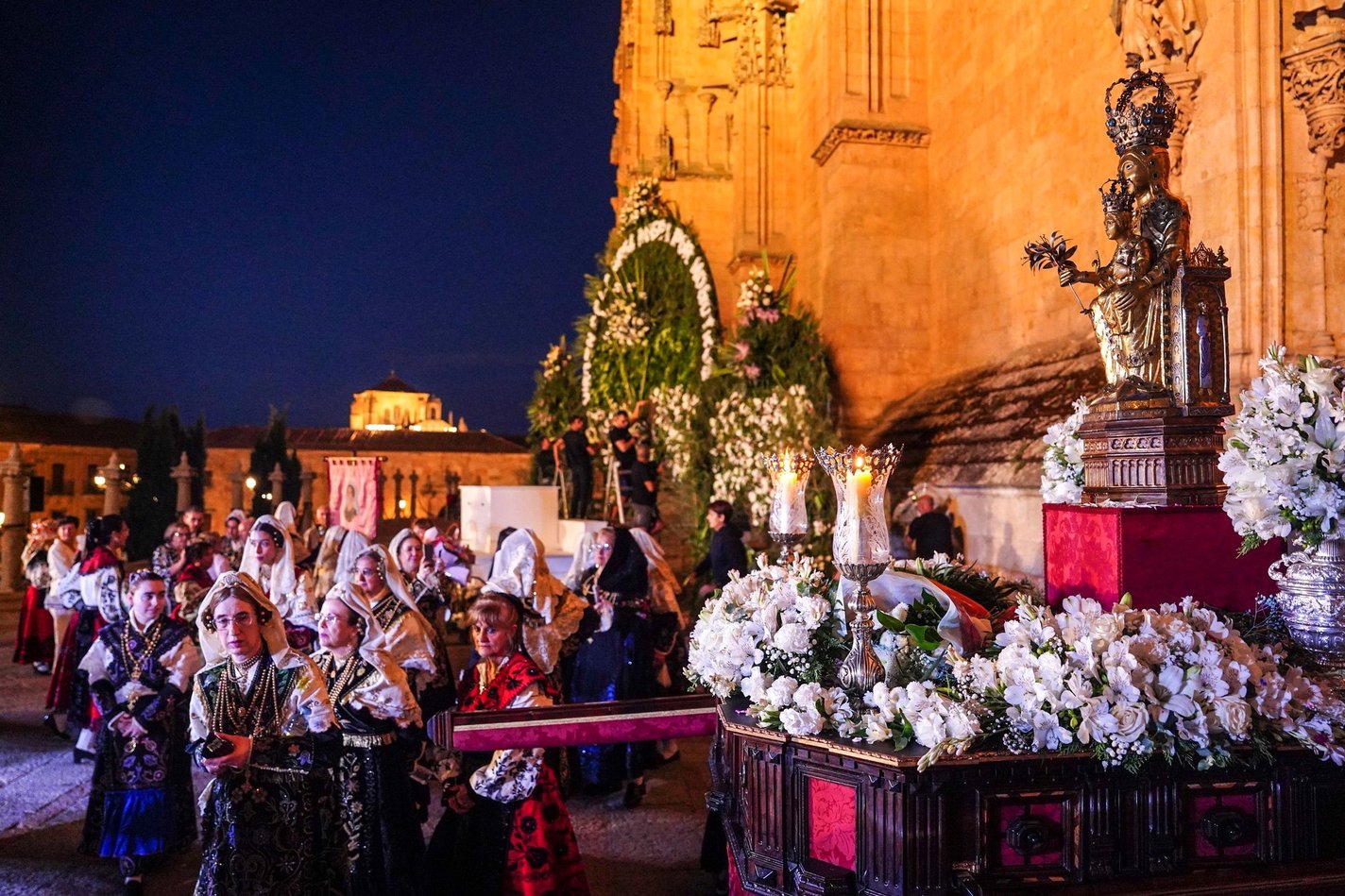https://salamanca.es/uploads/miniaturas/planesrecomendados/imagendestacada/14/1785830625_procesion_Virgen_de_la_Vega_salamanca_1424.jpg