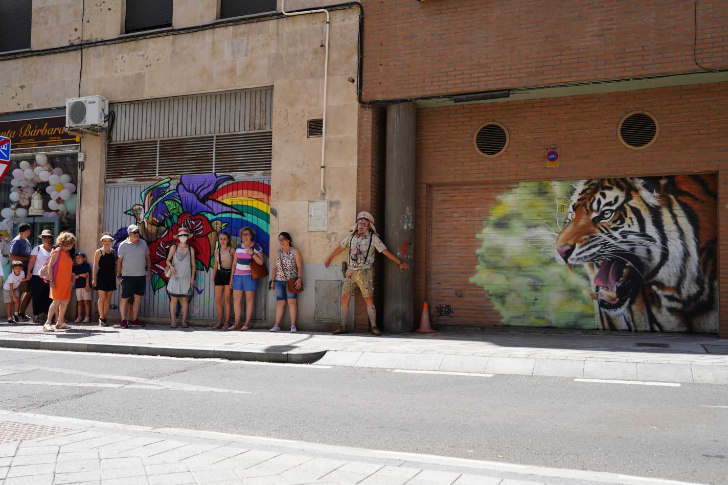 VISITE THÉÂTRALISÉE “SAFARI WEST” DANS LA GALERIE URBAINE DU BARRIO DEL OESTE